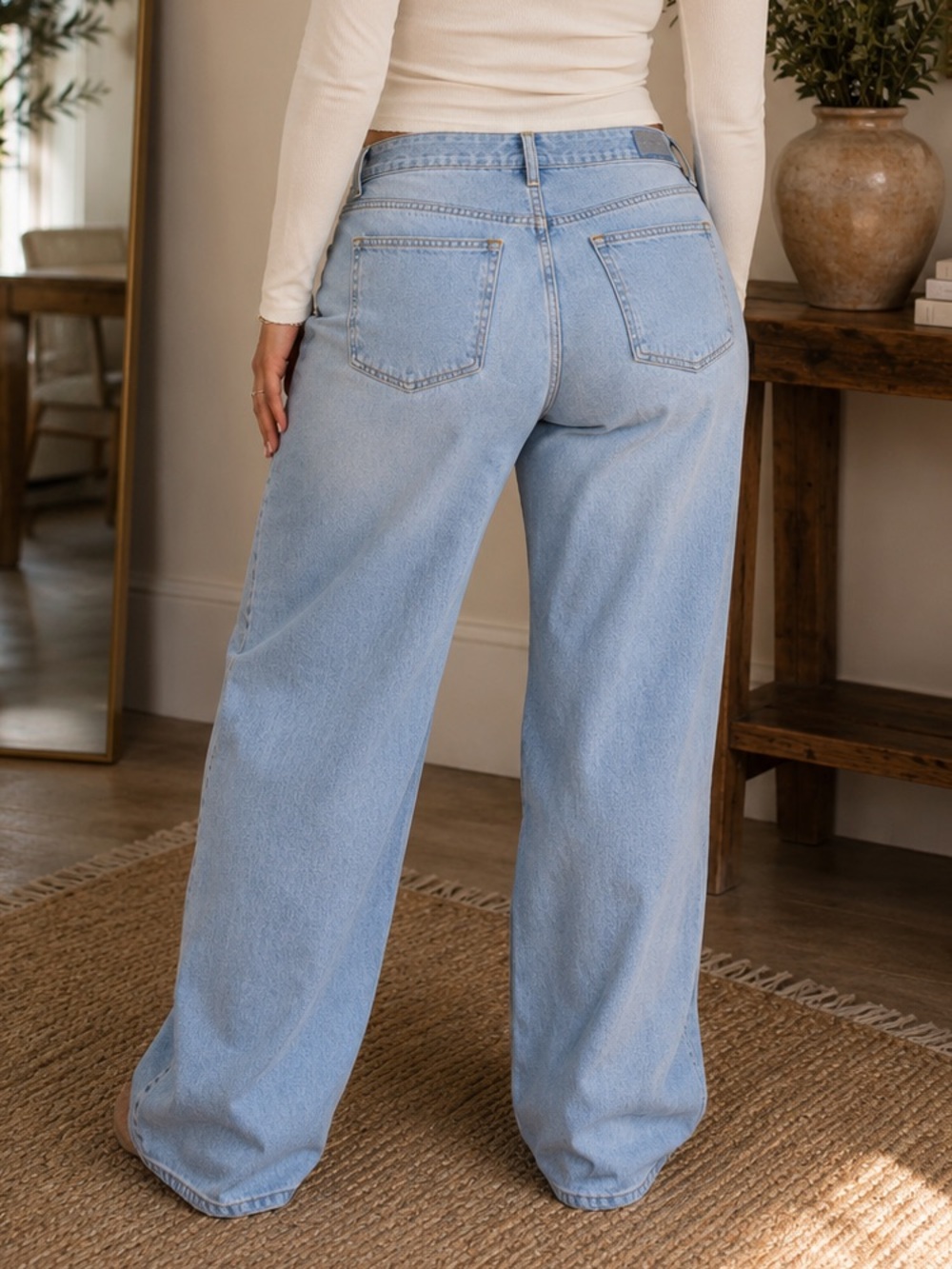 Abercrombie & Fitch Women's Low Rise Baggy Jeans - Light
Wash - Size 12 - Picture 3 of 10